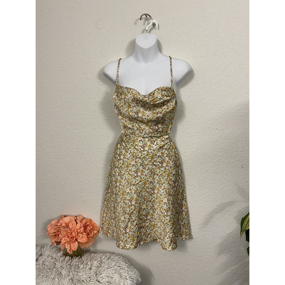 Misty Rose Women Floral Open Back Mini Dress Size Medium Silky Made in USA
